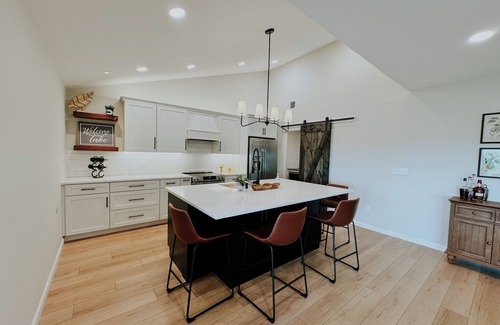 Bronston Condo | Lakefront Luxe! 3-bedroom 3-Bath condo with lake view in enchanting Woodson Bend