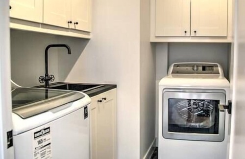 Grey Highlands House | Lakefront Modern Cottage: 25 mins to Blue Mountain