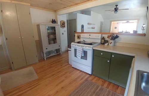 Ogemaw County Cottage | Lakefront Mökki: Family and pet-friendly fun with private lake access