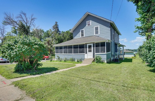 Mound House | Lakefront Mound Getaway: Near Snowmobiling Trails!