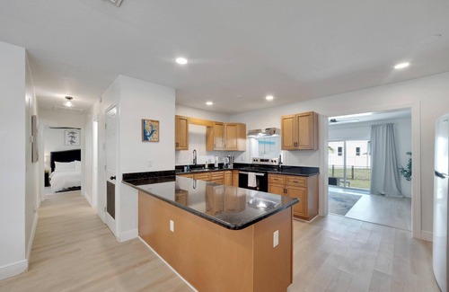 Carrollwood House | Lakefront Oasis | 15% Off Week Stays | Dog Friendly | Tampa Bay
