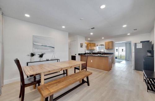 Carrollwood House | Lakefront Oasis | 15% Off Week Stays | Dog Friendly | Tampa Bay