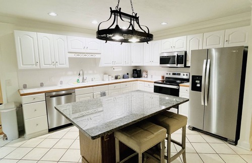 Lake Oconee House | Lakefront Oconee Cottage with Hot Tub and Boat