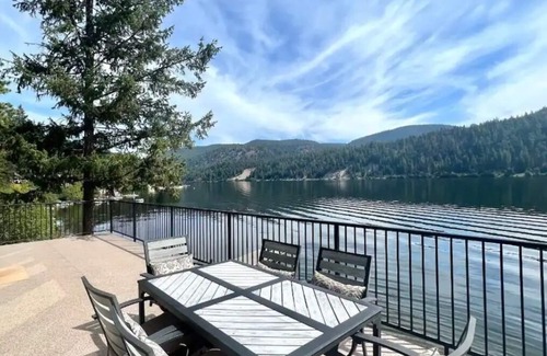 Okanagan-Similkameen Cottage | Lakefront Otter Lake Cottage