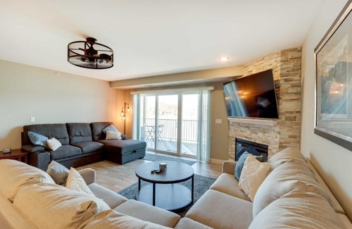 Camdenton Apartment | Lakefront Ozark Condo with Spacious Balcony!
