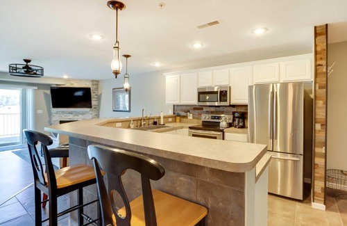 Camdenton Apartment | Lakefront Ozark Condo with Spacious Balcony!