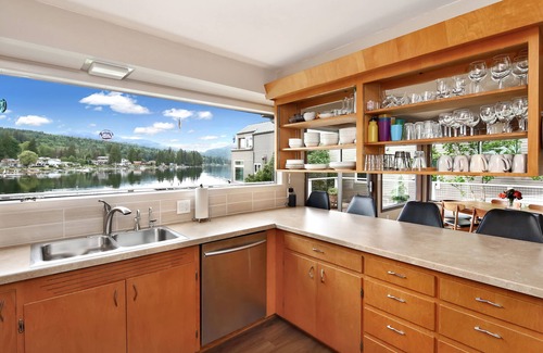 Bellingham House | Lakefront Paradise: Private Beach, Water Sports, Stunning Sunsets, Sleeps 8