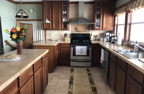 Chazy House | Lakefront Paradise w/beach,dock,kayaks,fun,peace