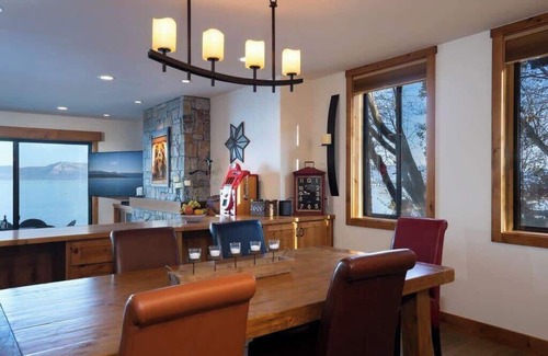 Tahoe Tavern House | Lakefront|Pool|Pier|Bouys|Pickleball|Walk to town