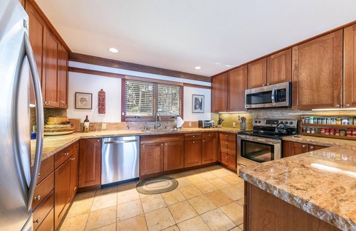 Tahoe Tavern House | Lakefront|Pool|Pier|Bouys|Pickleball|Walk to town