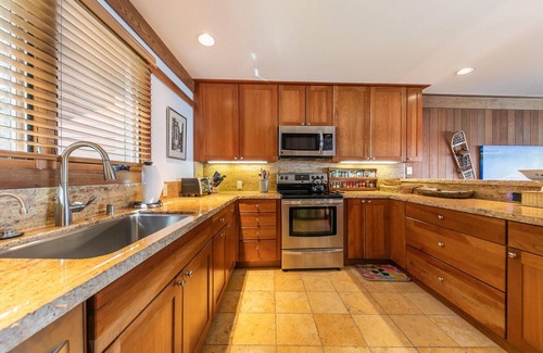 Tahoe Tavern House | Lakefront|Pool|Pier|Bouys|Pickleball|Walk to town