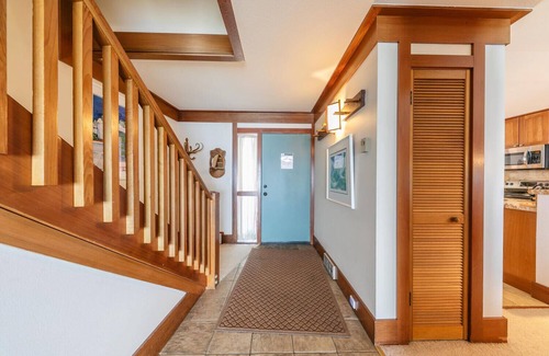 Tahoe Tavern House | Lakefront|Pool|Pier|Bouys|Pickleball|Walk to town