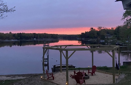 Branch Cottage | Lakefront & Private Beach