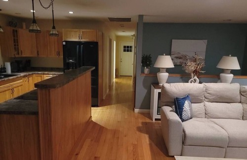 Charlton House | Lakefront : private dock, kayak, fire pit, boat rental & tubing option for kids