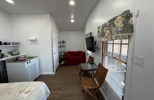 Northwood Cottage | Lakefront Purple Cottage
