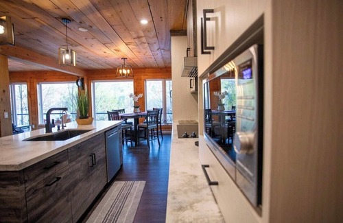 Algonquin Highlands Cottage | Lakefront Retreat & Panoramic Views With Hot Tub and Sauna