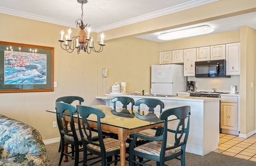 Indian Point Condo | Lakefront Retreat: Boat Rentals & Tiki Bar