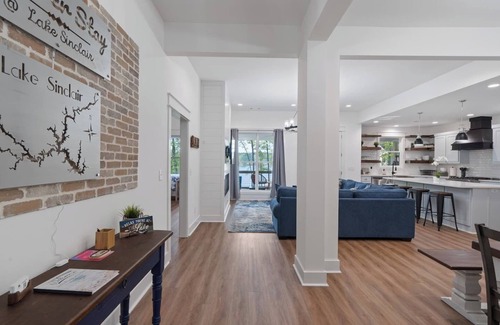 Eatonton House | Lakefront Retreat/Fully Loaded/2 King Suites/Coffee Bar