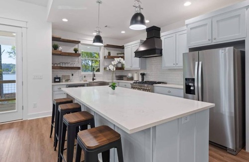 Eatonton House | Lakefront Retreat/Fully Loaded/2 King Suites/Coffee Bar
