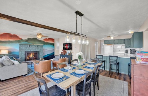 Tobyhanna Cottage | Lakefront Retreat | Hot Tub, Fire Pit & Private Beach