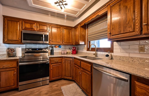 Bella Vista House | Lakefront Retreat - PrivatenDock + Kayak Rentaln - Remodeled - Family Friendly
