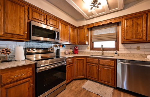 Bella Vista House | Lakefront Retreat - PrivatenDock + Kayak Rentaln - Remodeled - Family Friendly