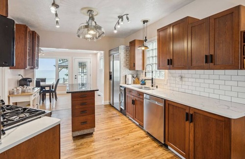 Lorain House | Lakefront Retreat - Serene escape on Lake Erie! Amazing Views! Lorain OH