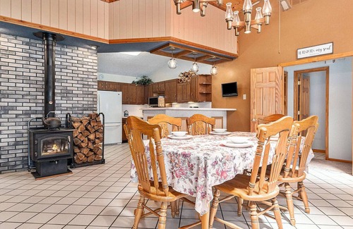 Johannesburg House | Lakefront Retreat on Big Bear Lake. Indoor hot tub; sleeps 20