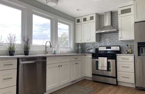Portage House | Lakefront Retreat