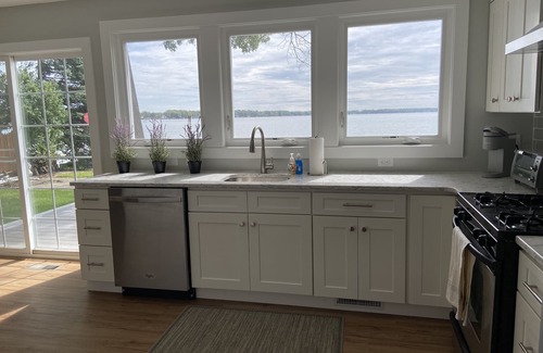 Portage House | Lakefront Retreat
