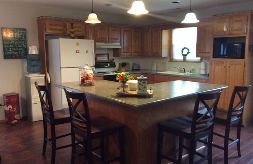 Springdale House | Lakefront, sleeps 6-14, 20 min to Fayetteville. Family lake time!
