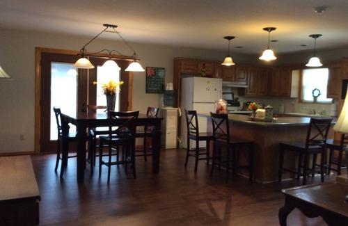 Springdale House | Lakefront, sleeps 6-14, 20 min to Fayetteville. Family lake time!