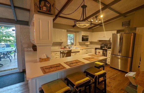 Val Morin Ski Chalet | Lakefront tranquil chalet with spa near all outdoor activities