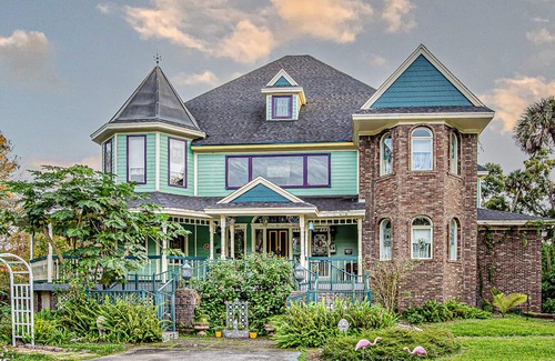 Haines City House | Lakefront Victorian House for Time Travelers & Event