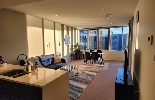 Kingston Apartment | Lakefront Views on the foreshore