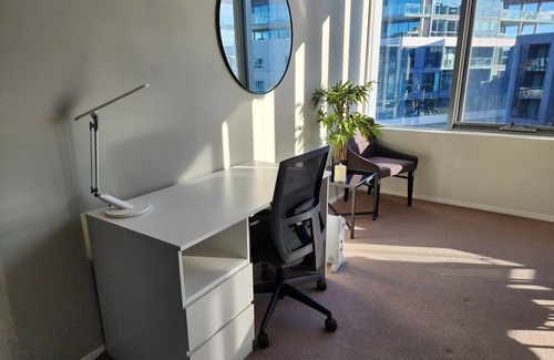 Kingston Apartment | Lakefront Views on the foreshore