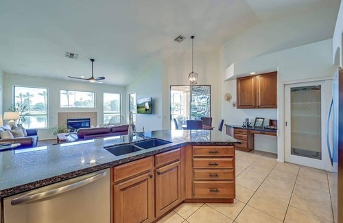 Chandler House | Lakefront w/Sunsets & Private Heated Pool | Golf | BBQ
