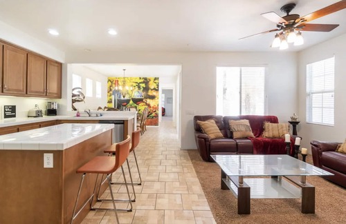 Temecula House | Lakefront - Wine Country Haven in Harveston