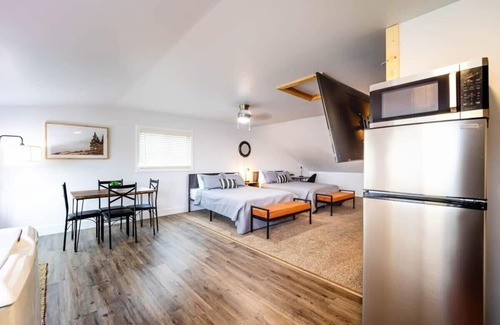 Mayfield Apartment | Lakefront with private balcony and beach access