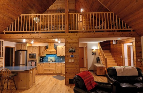 Central Okanagan Cottage | Lakehouse - Chalet