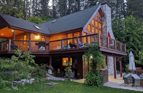 Central Okanagan Cottage | Lakehouse - Chalet