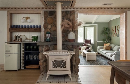 Big Rapids House | Lakehouse, Hot Tub & Pontoon, King Bed