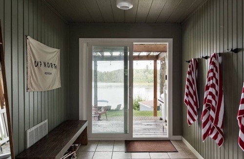 Big Rapids House | Lakehouse, Hot Tub & Pontoon, King Bed