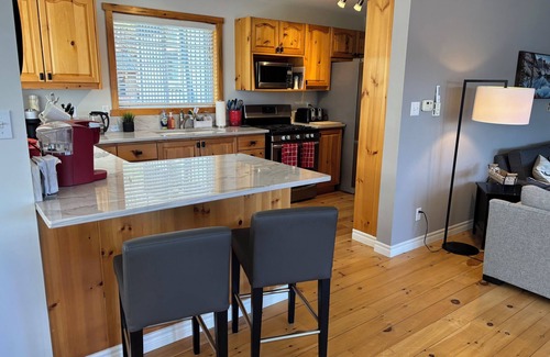 L'Amable Cottage | Lakehouse on beautiful Tait Lake in the wonderful town of Bancroft.