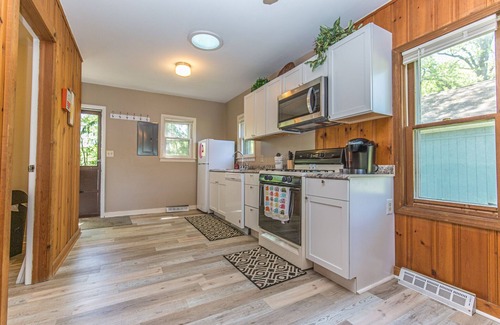 Valparaiso House | Lakehouse with Pontoon, Deck, Firepit, Paddle Boards, Grill & more INCLUDED!