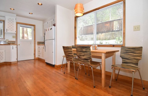 Glencoe House | LAKEMONT PINES INVITING CABIN - DOG FRIENDLY -