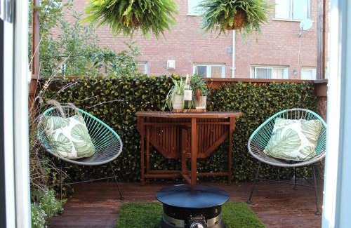 Humber Bay Apartment | LakePark Artsy 3 bedroom Townhouse 1 Parking