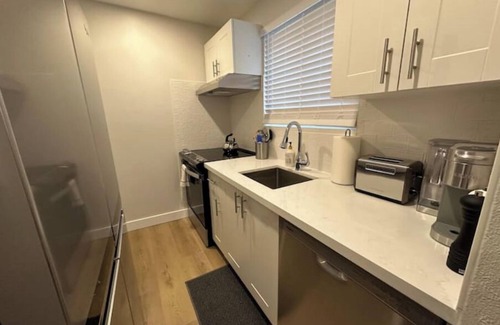 Port Credit Apartment | Lakeshore 2 Bedroom Apartment in Port Credit, Mississauga.