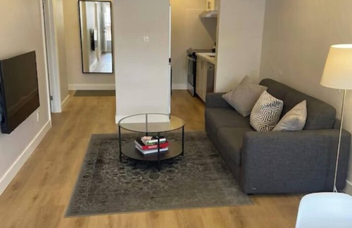 Port Credit Apartment | Lakeshore 2 Bedroom Apartment in Port Credit, Mississauga.