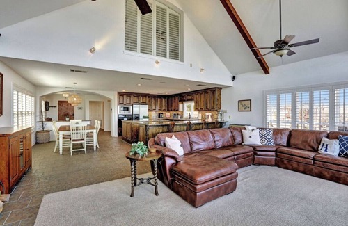 Spicewood House | "Lakeshore Haven"- Hot Tub! Pet Friendly! Boat Dock!